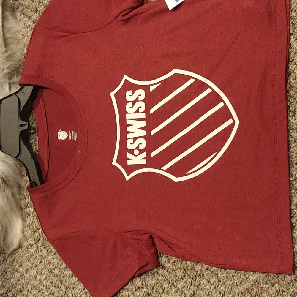 Maroon and white short sleeve crop top